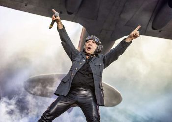 Bruce-Dickinson-ballena