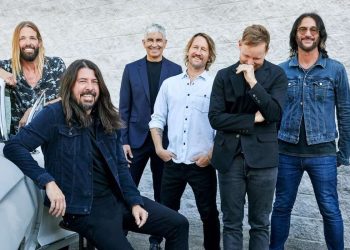 Foo-Fighters-pelicula-comedia-ballena