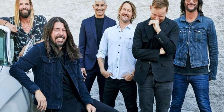 Foo-Fighters-pelicula-comedia-ballena
