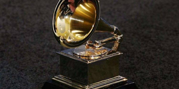 premios-grammy-ballena