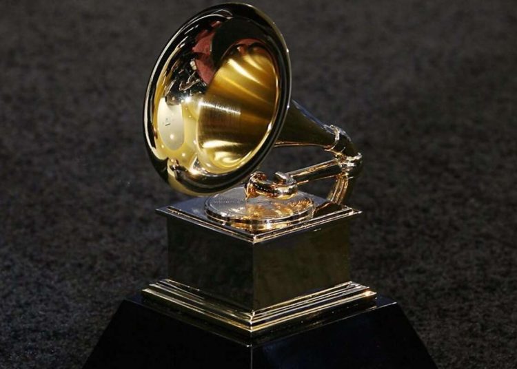 premios-grammy-ballena