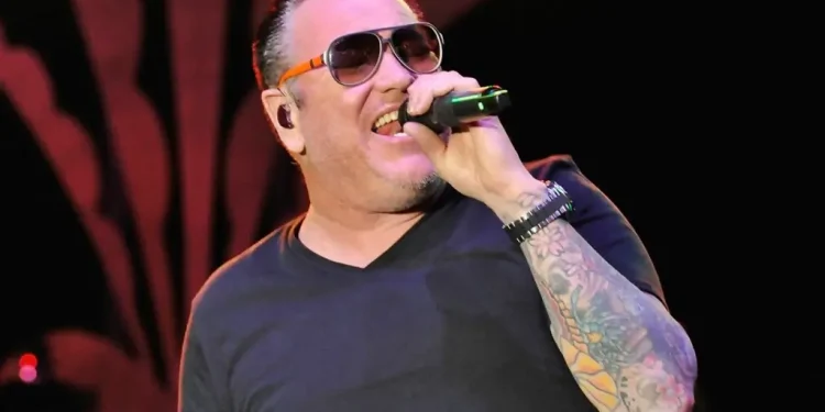 Steve Harwell, vocalista fundador de Smash Mouth, muere a los 56 años
