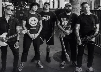 ntegrantes de la banda estadounidense Sleeping With Sirens en su anuncio de concierto en Lima.