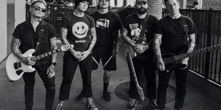 ntegrantes de la banda estadounidense Sleeping With Sirens en su anuncio de concierto en Lima.