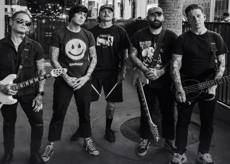 ntegrantes de la banda estadounidense Sleeping With Sirens en su anuncio de concierto en Lima.